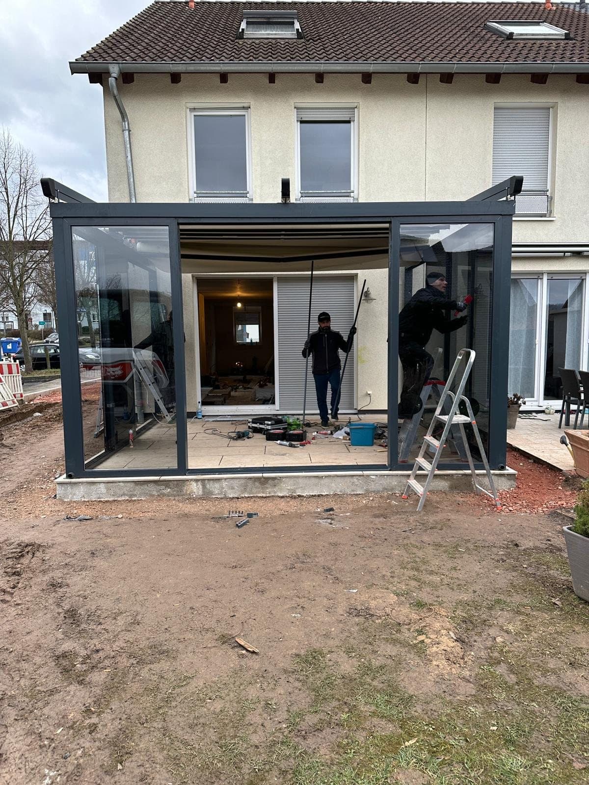 Montage der Glasschiebewände